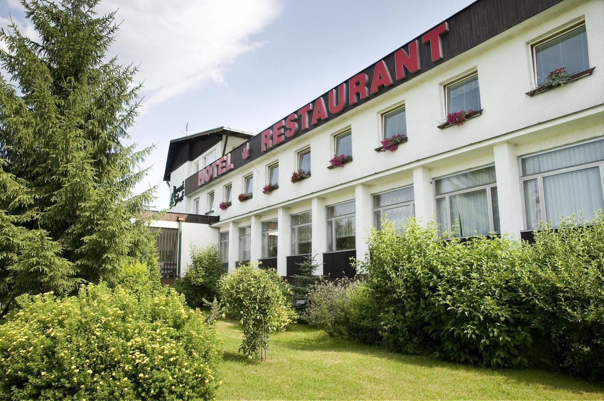 Hotel Borova Sihot Liptovský Hrádok Exterior foto